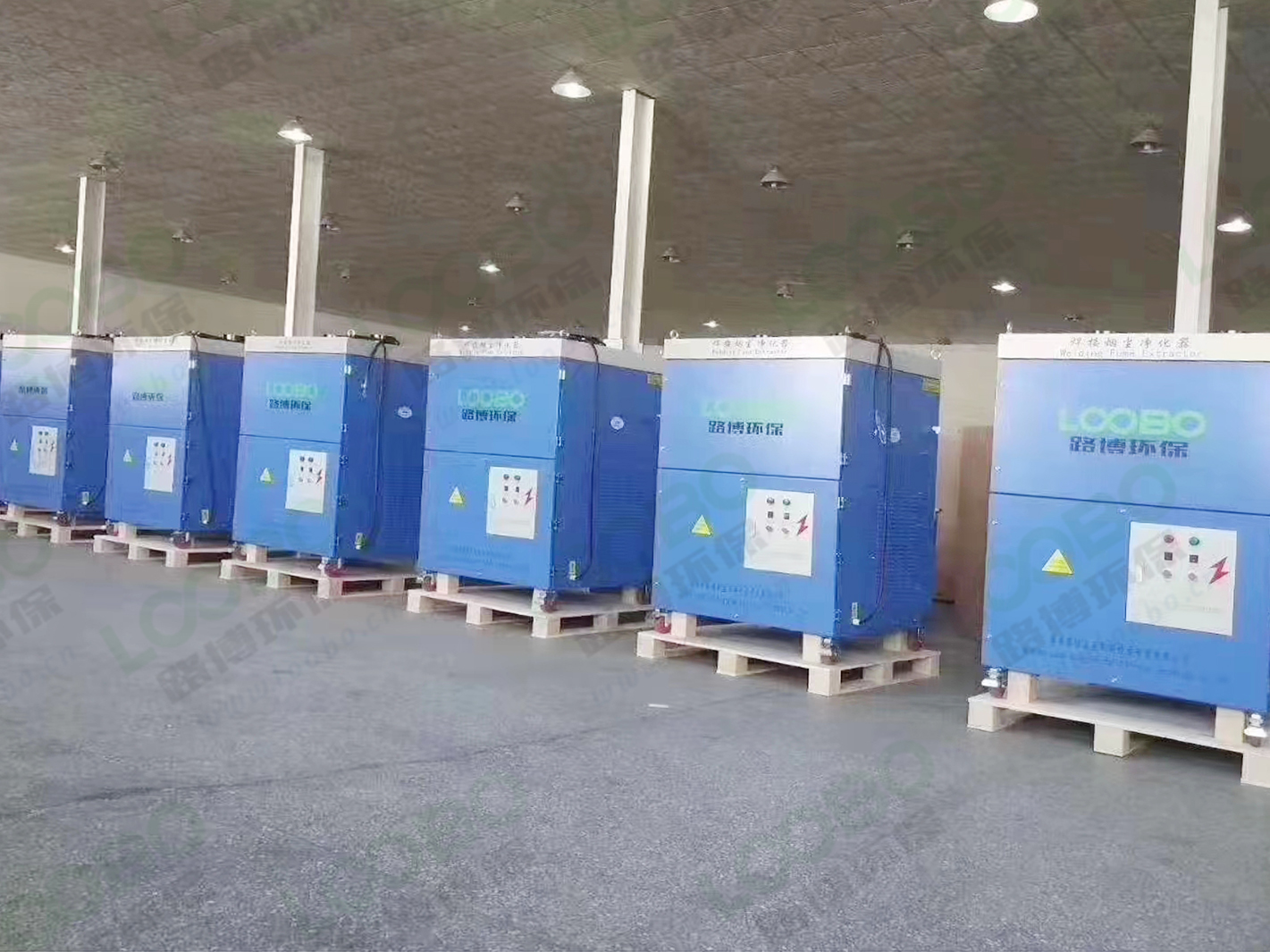 移動式焊煙凈化器待發貨.jpg 移動式焊煙凈化器待發貨.jpg