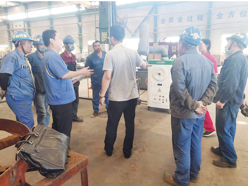 移動式焊煙凈化器現場講解.jpg 移動式焊煙凈化器現場講解.jpg