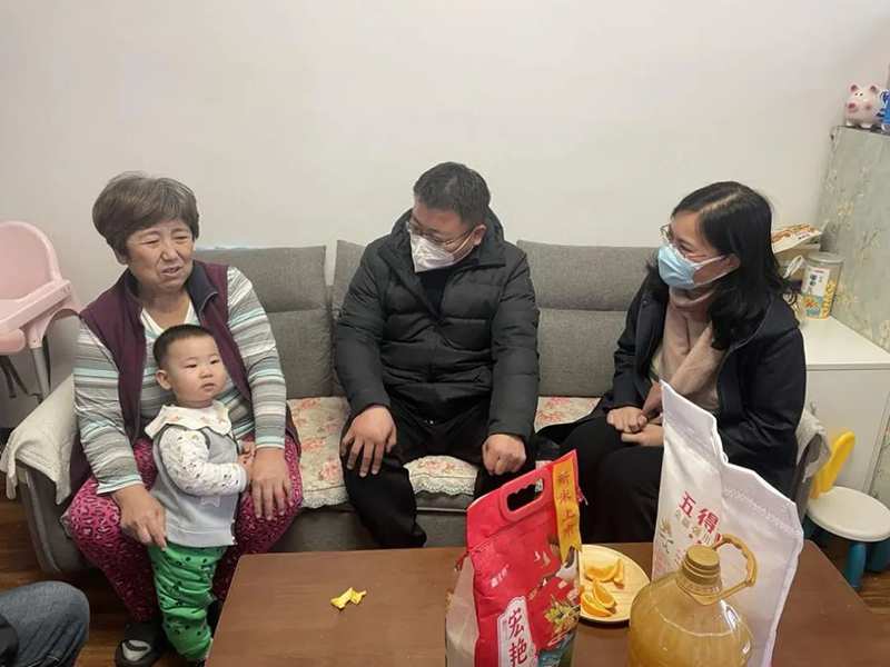 董事長參加“人大代表、政協(xié)委員走進社區(qū),開展居民議事協(xié)商”活動.jpg 董事長參加“人大代表、政協(xié)委員走進社區(qū),開展居民議事協(xié)商”活動.jpg