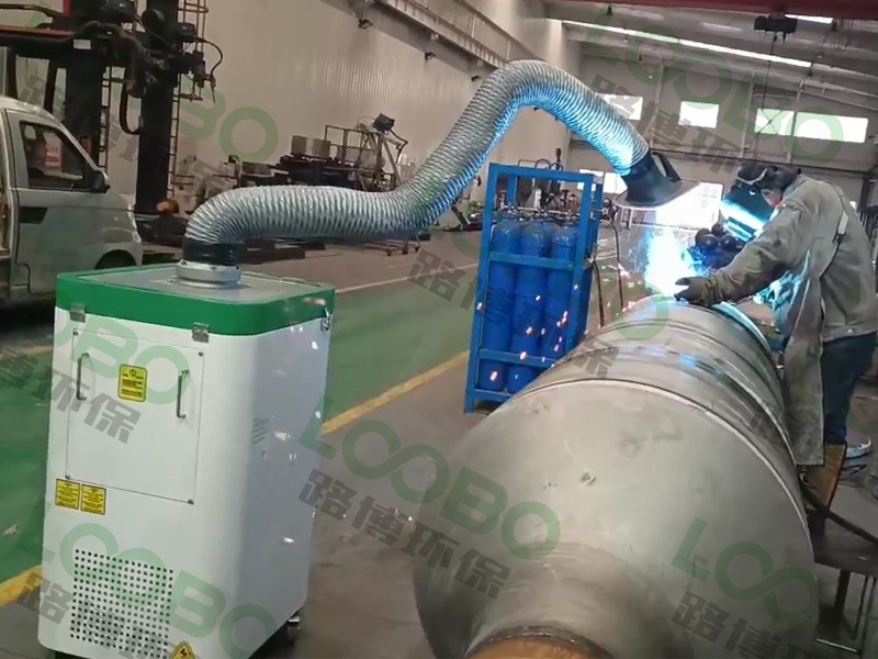 告別焊煙,解放工作環境,焊煙凈化器擺脫煙塵困擾 (2).jpg